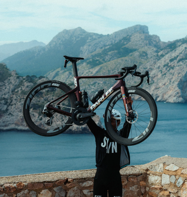 RZ7 is fast, versatile, comfy, stiff and clears up‑to‑32 mm tyres for real‑world use
